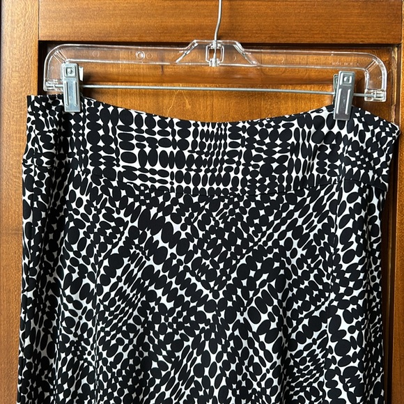 Kenneth Cole Reaction Skirt - Picture 2 of 8